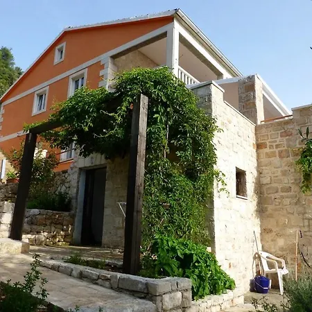 Apartment Seaside Secluded Apartments Cove Skozanje, Hvar - 5713 Gdinj